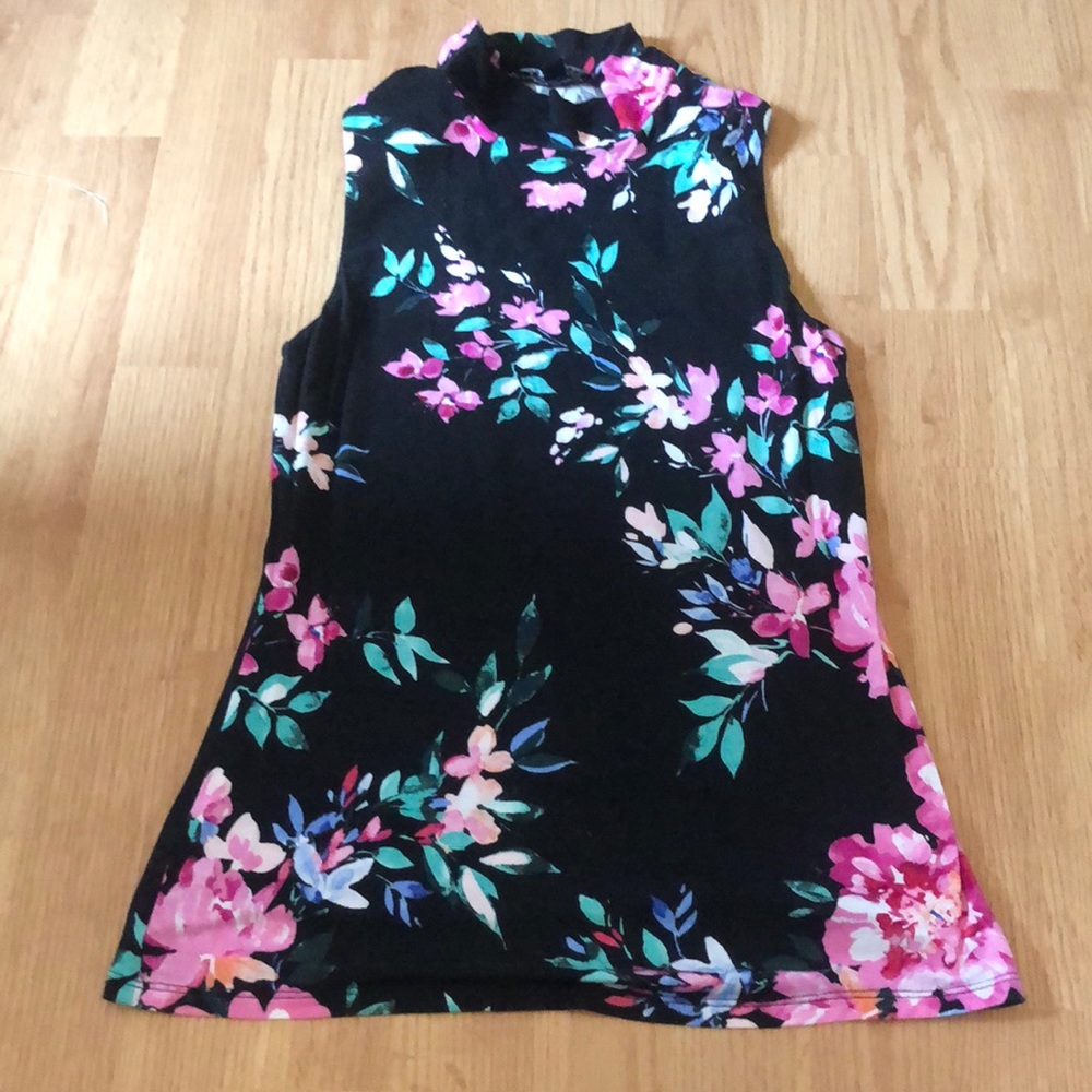 Super stretchy, sleeveless turtleneck